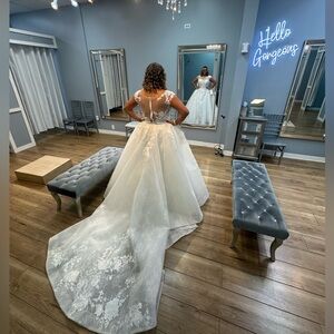 Elegant White Lace Wedding Dress